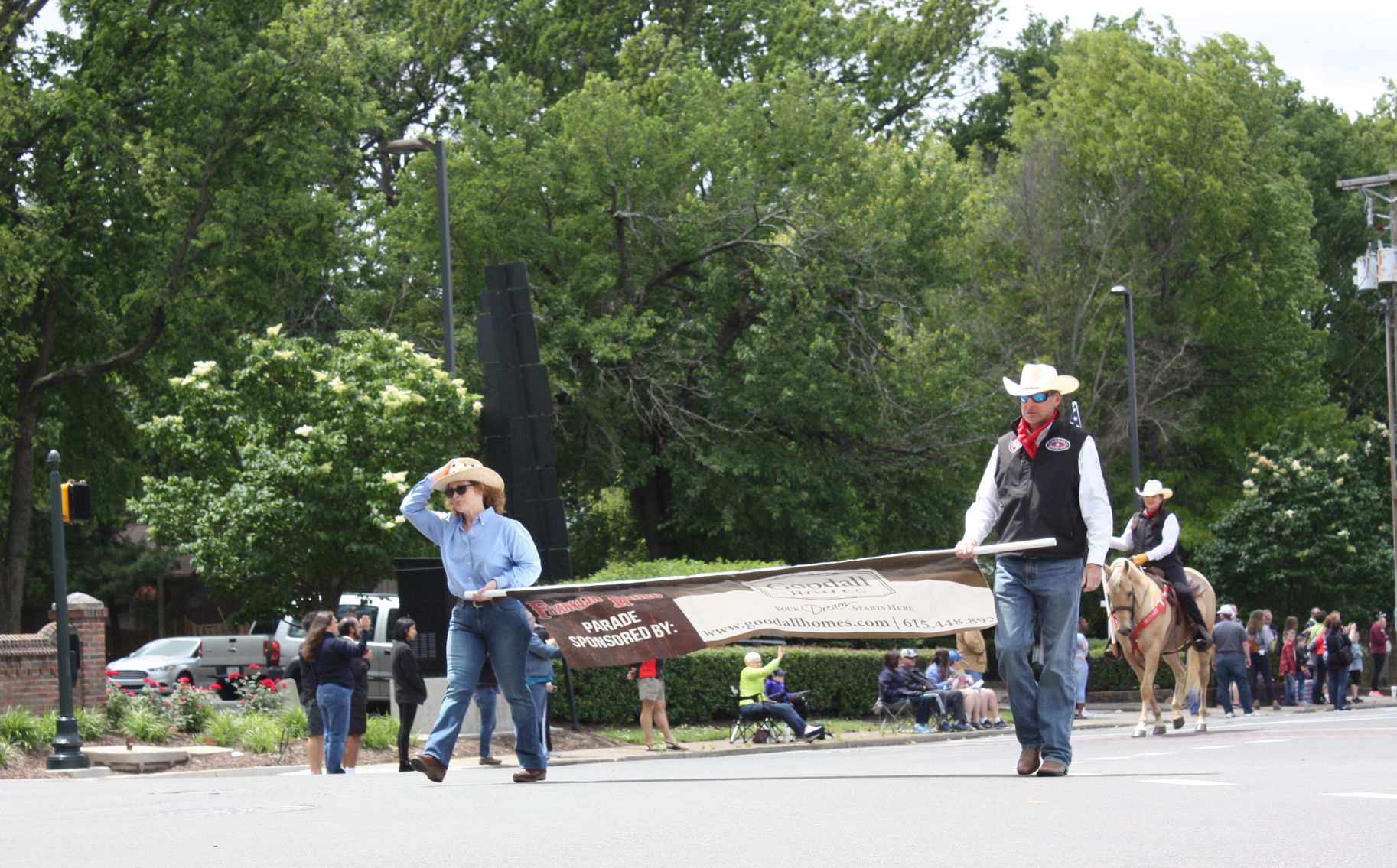 Rodeo Parade 2016 commences at high noon